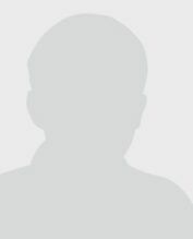 Das Bild zeigt in grauer Farbe die schemenhafte Silhouette eines Mannes mit kurzen Haaren.