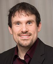 Das Bild zeigt ein Portraitfoto von Michael Kelka.
